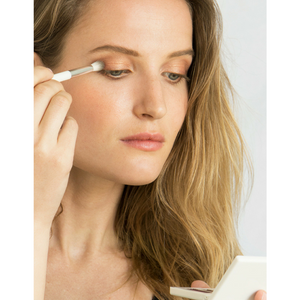 Ere Perez Eco Vegan Line & Blend Brush.  Cleverly designed 2 in 1 brush! The line to apply a classic thin line along the lash line or to fill in eyebrows. The other side features a fluffy round shade to blend with a transition shade for a sheer wash of colour in the crease, or go over the edges of your shadow so there are no harsh lines. Made with high quality biodegradable materials – vegan bristles and a corn resin handle. Organic beauty. Vegan. Vegan Beauty. Flawless Organics. Cruelty Free. 
